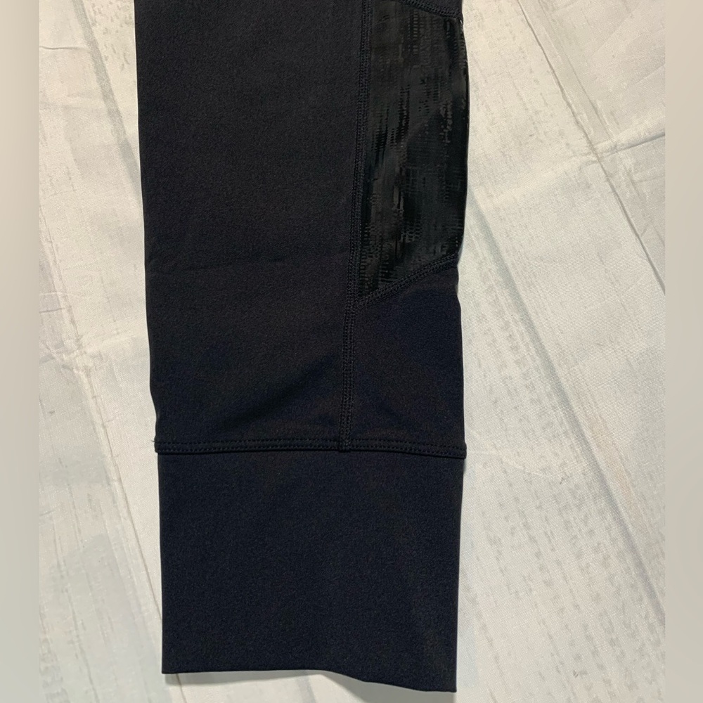 Zyia black leggings. Crop. Size 12. - Picture 6 of 12